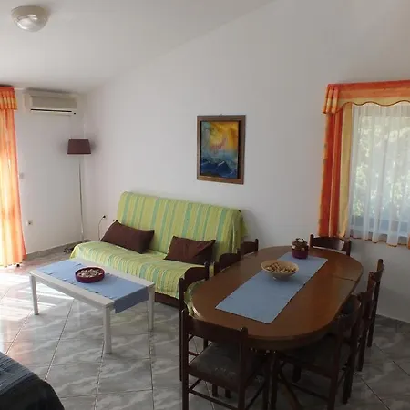 Lägenhet House Maris Bašanija
