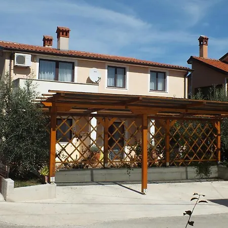 Lägenhet House Maris Bašanija